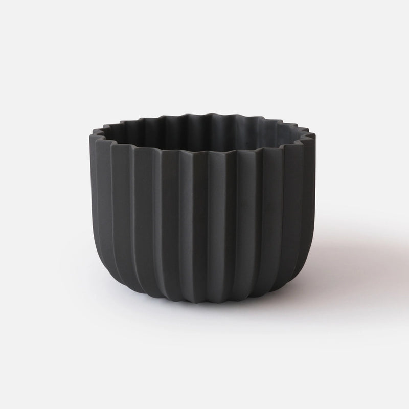 Misewell Wrap Ceramic Planter | 9" | Black
