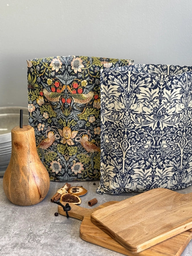 Beeswax Food Storage Bag | William Morris Print | 13" x 11"