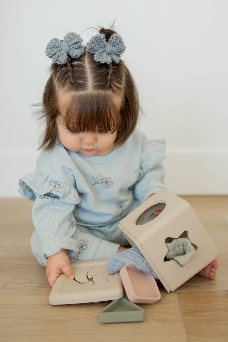 Silicone Shape Sorter with Muslin Cloths | BPA-Free Toy