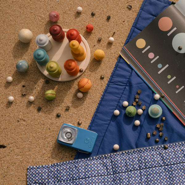 Grapat Dear Universe play set with figures and planets on sand
