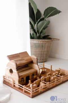 Wooden Farm Barn Playset | L60×W40×H27 cm | Acacia
