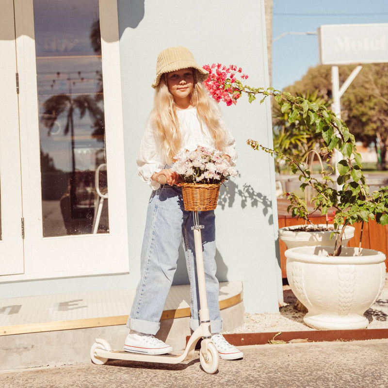 Banwood Maxi Scooter | Vintage Green | Oak Deck | Ages 6+ — Cream