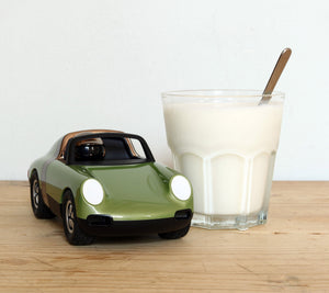 Playforever Luft Hopper metallic green targa on a table