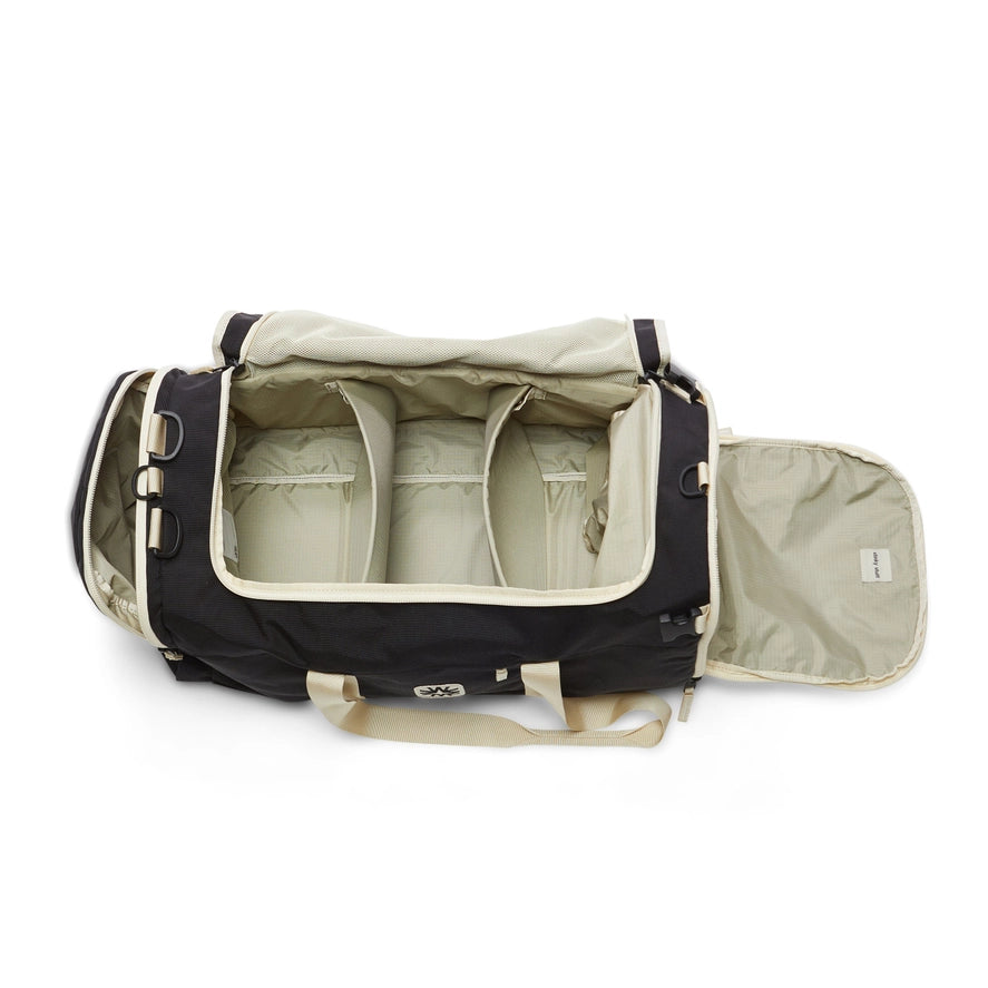 Valley Duffel Bag zipper and carry detail