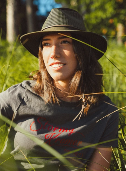 Woman wearing a Mesh Hiker in tall grass